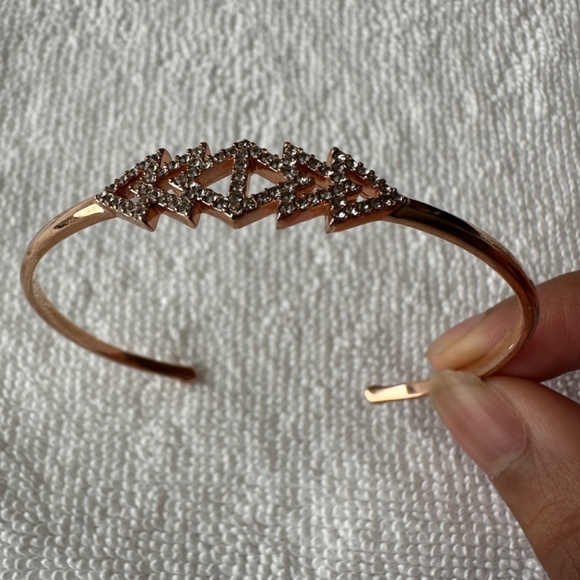 BNWT Stella and dot rose gold pave crystal cuff in size S/M - Picture 4 of 7